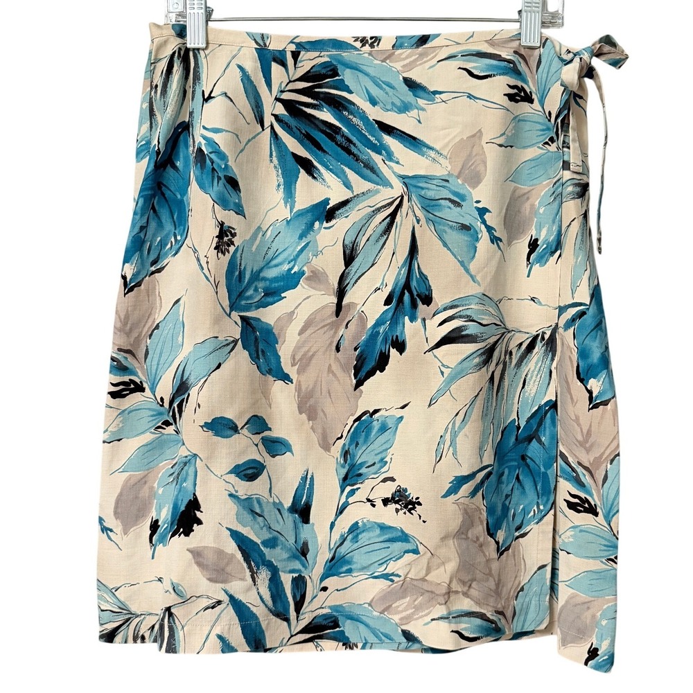 IZOD Silk Blue Floral‎ Wrap Skirt Beige Blue Print Size 14 Beach Vacation